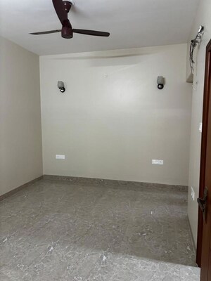 Room in 3 BHK Apartment at Vasant Kunj – for Rent