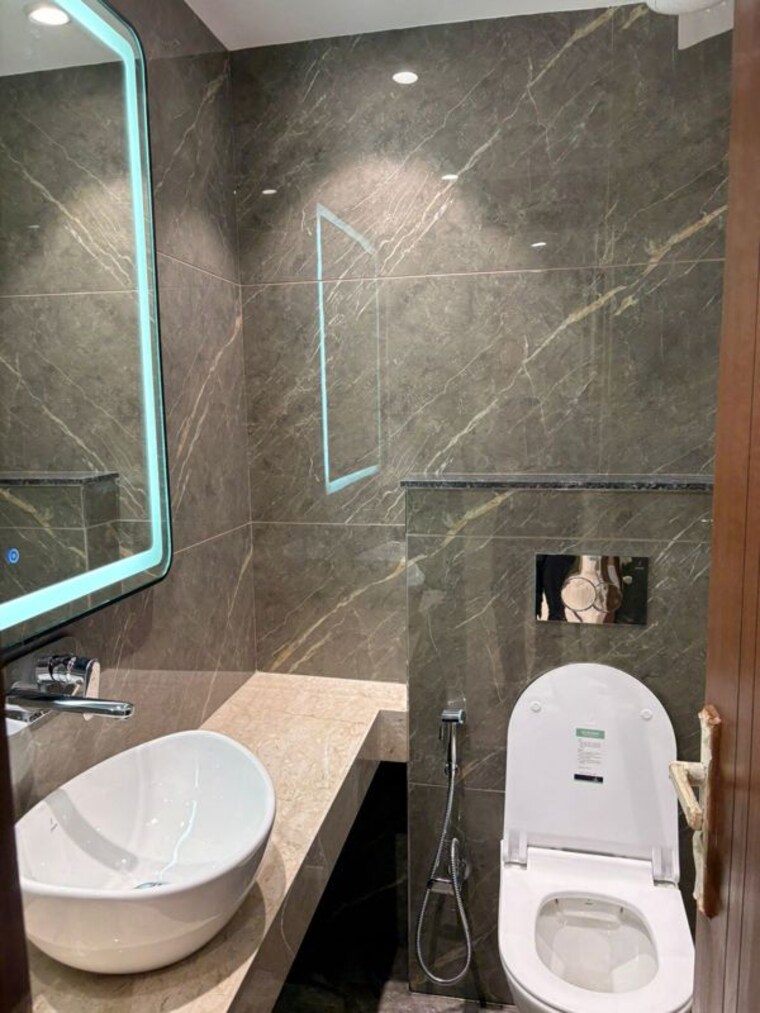 Bathroom, green park extension 3 Bedroom 2700 Sq.Ft. Builder Floor In Green Park Extension Delhi 10096875