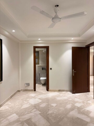 Room in 3 BHK Builder Floor at Green Park Extension – for Sale