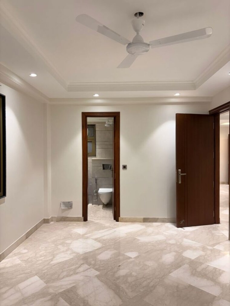 Room, green park extension 3 Bedroom 2700 Sq.Ft. Builder Floor In Green Park Extension Delhi 10096875