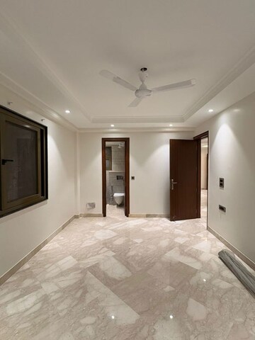 Room in 3 BHK Builder Floor at Green Park Extension – for Sale