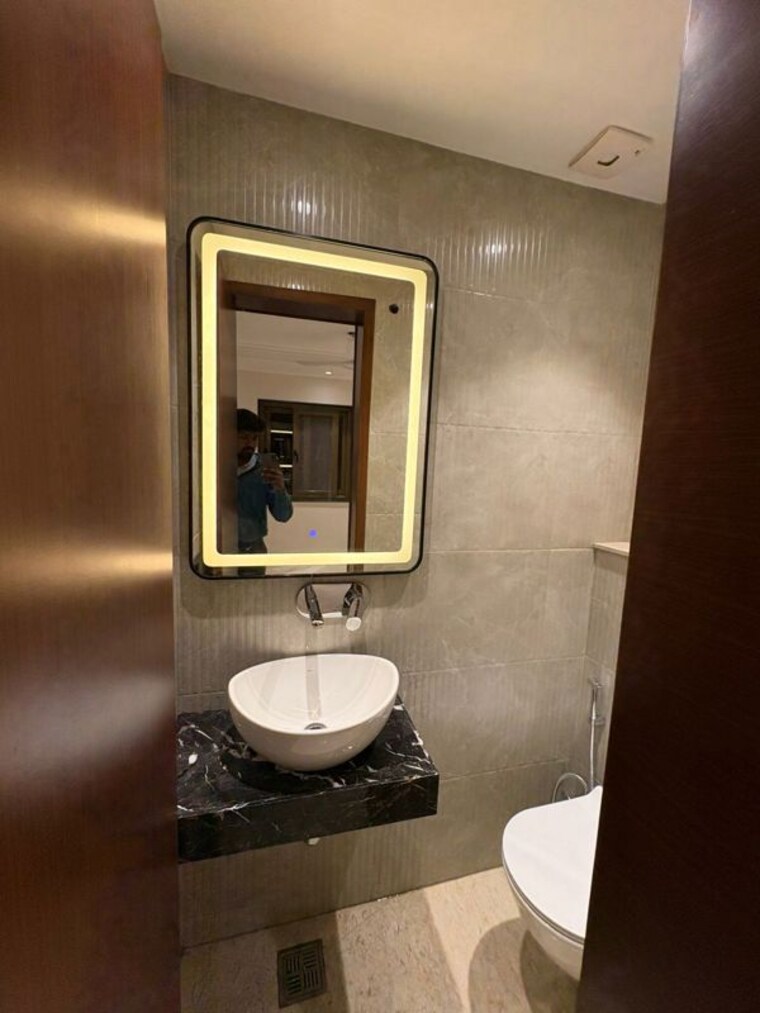 Bathroom, green park extension 3 Bedroom 2700 Sq.Ft. Builder Floor In Green Park Extension Delhi 10096875