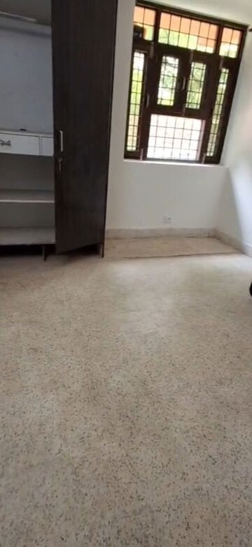 Room in 2 BHK Builder Floor at Vasant Kunj – for Rent