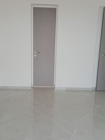 Room in 3 BHK Apartment at Mirchandani Triton, Santacruz West – for Sale