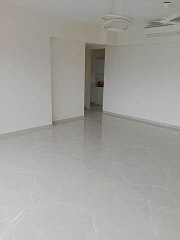 Room in 3 BHK Apartment at Mirchandani Triton, Santacruz West – for Sale