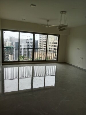 Room in 3 BHK Apartment at Mirchandani Triton, Santacruz West – for Sale