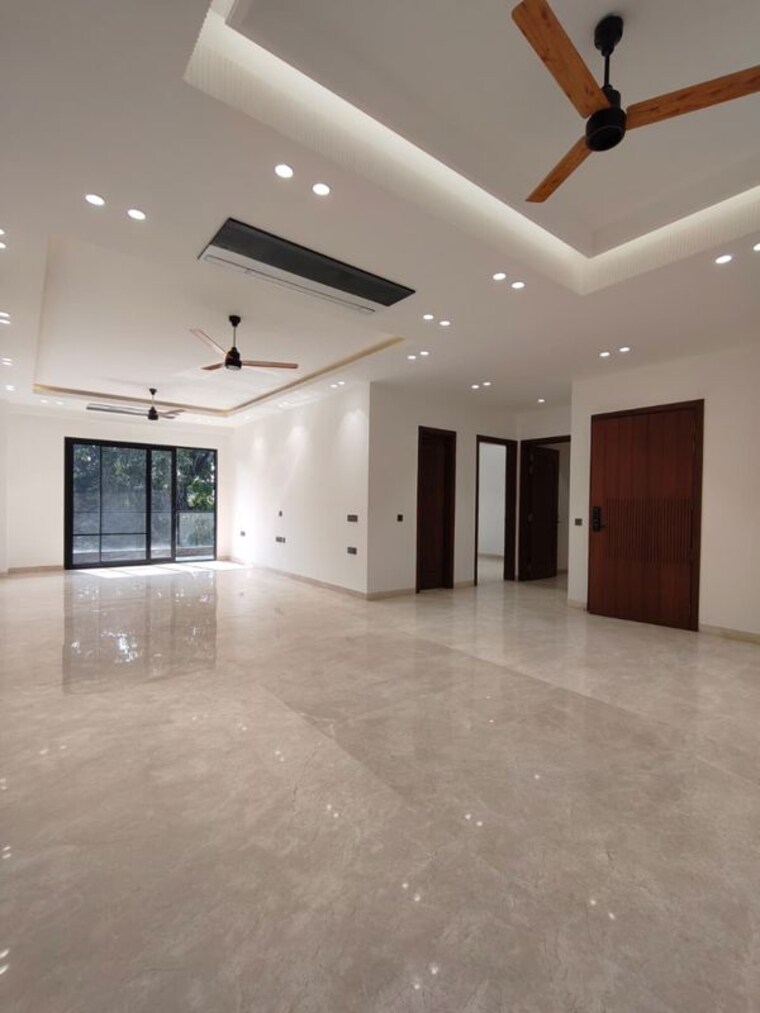 Room, defence colony 3 Bedroom 2500 Sq.Ft. Builder Floor In Defence Colony Delhi 10096893