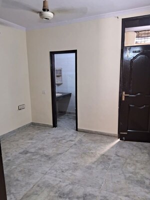 Room in 3 BHK Builder Floor at Lajpat Nagar 4 – for Rent