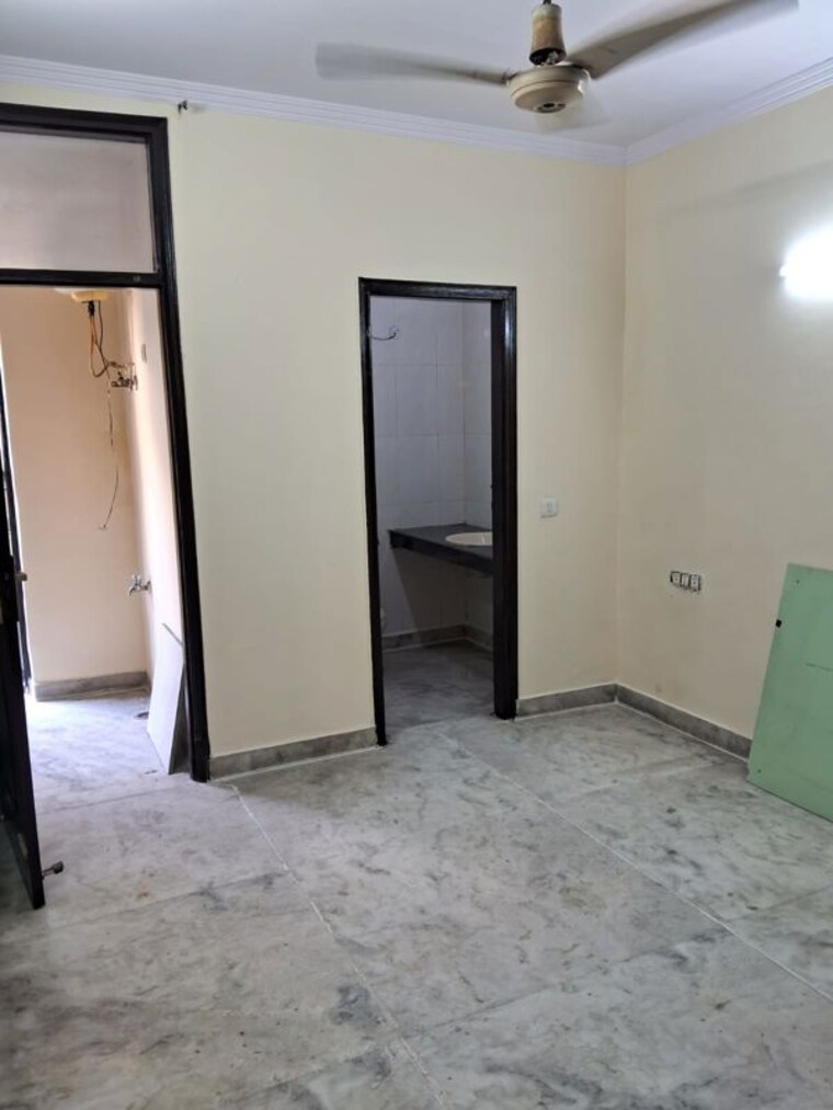 Room, lajpat nagar 4 3 Bedroom 1250 Sq.Ft. Builder Floor In Lajpat Nagar 4 Delhi 10096905