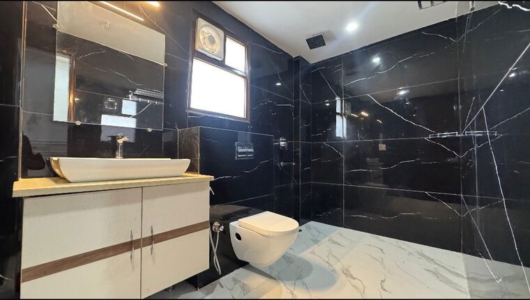 Bathroom, silverglades-the-ivy 6 Bedroom 7800 Sq.Ft. Penthouse In Sector 28 Gurgaon 10096911