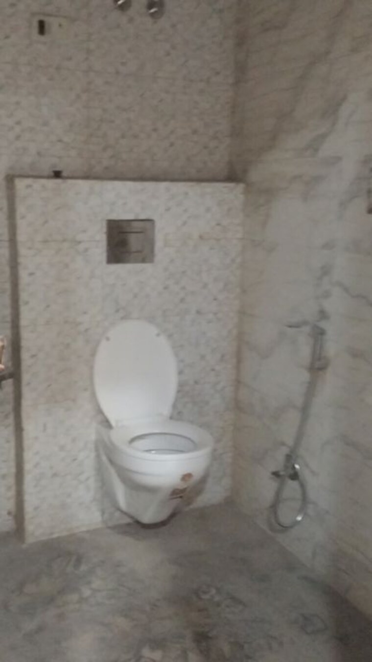 Bathroom, shakti khand iv 3 Bedroom 1250 Sq.Ft. Builder Floor In Shakti Khand iv Ghaziabad 10096918