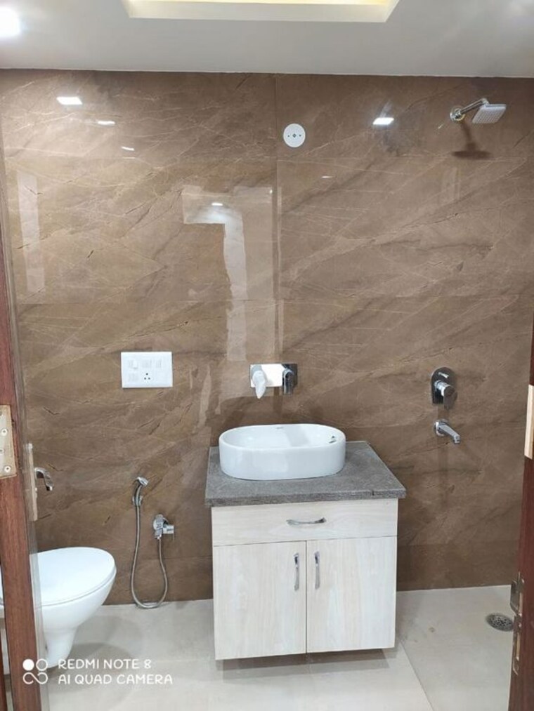 Bathroom, bptp-district-3 3 Bedroom 141 Sq.Yd. Builder Floor In Sector 85 Faridabad 10096916