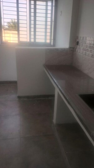 Room in 2 BHK Builder Floor at Selaiyur – for Sale