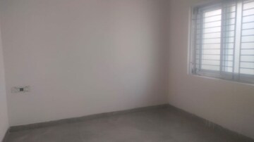 Room in 2 BHK Builder Floor at Selaiyur – for Sale