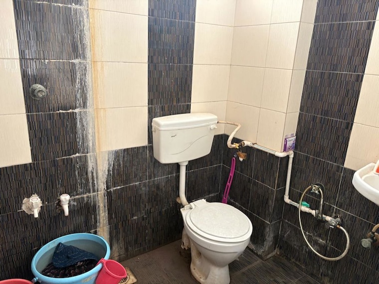 Bathroom, dharmadev-swaminarayan-park-4 2 Bedroom 1150 Sq.Ft. Apartment In Vasna Ahmedabad 10096714