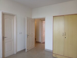 Room in 4 BHK Apartment at GPL Eden Heights, Sector 70 – for Rent