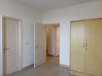 Room in 4 BHK Apartment at GPL Eden Heights, Sector 70 – for Rent