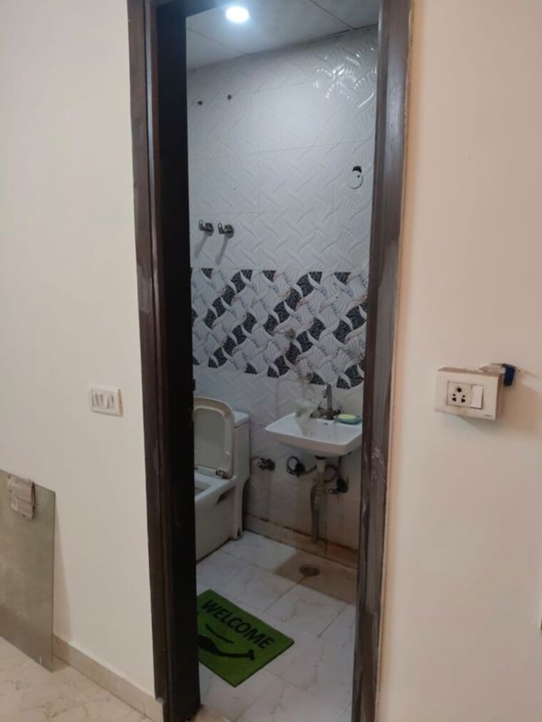 Bathroom, shakti khand iii 1 Bedroom 550 Sq.Ft. Builder Floor In Shakti Khand Iii Ghaziabad 10096945