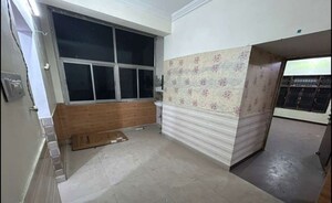 Room in 2 BHK Apartment at Husainganj – for Rent