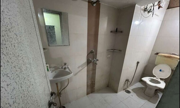 Bathroom, husainganj 2 Bedroom 1250 Sq.Ft. Apartment In Husainganj Lucknow 10096951