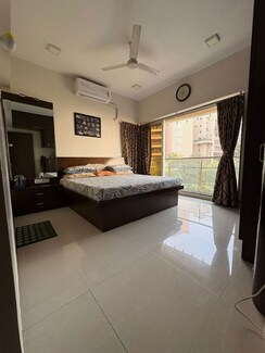 2 BHK + Servant Room Apartment For Sale in Khar West