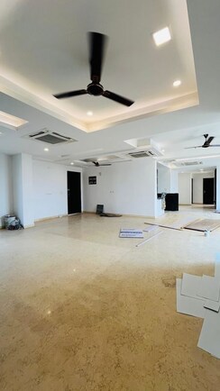 5 BHK + Servant Room,Extra Room Penthouse For Rent in Mahagun Maple