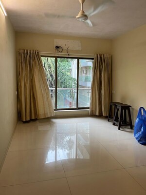 Room in 3 BHK Apartment at Elizabeth Home, Santacruz West – for Sale