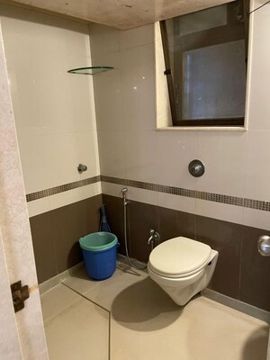 Bathroom in 3 BHK Apartment at Elizabeth Home, Santacruz West – for Sale