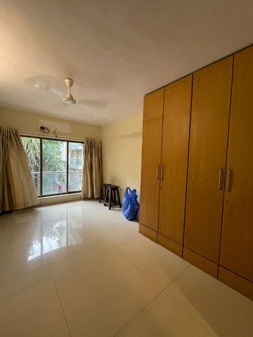 Room in 3 BHK Apartment at Elizabeth Home, Santacruz West – for Sale