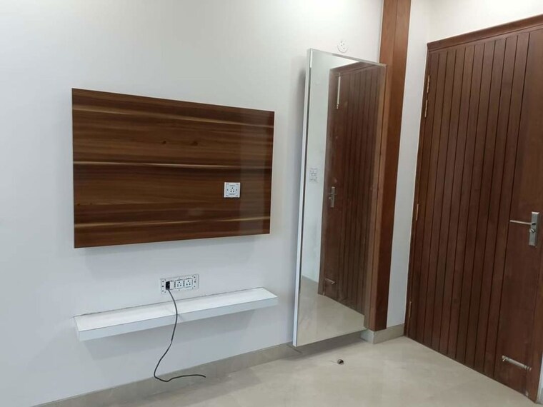 Room, puri-kohinoor 3 Bedroom 173 Sq.Yd. Builder Floor In Sector 89 Faridabad 10096980