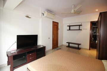 Master Bedroom in 3 BHK Apartment at Bandra West – for Rent