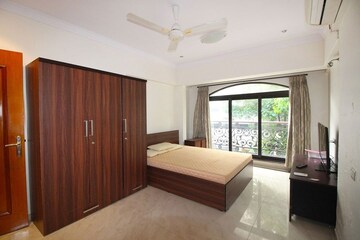 Bedroom in 3 BHK Apartment at Bandra West – for Rent