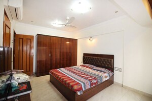 Bedroom in 3 BHK Apartment at Bandra West – for Rent