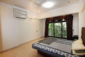 Bedroom in 3 BHK Apartment at Bandra West – for Rent