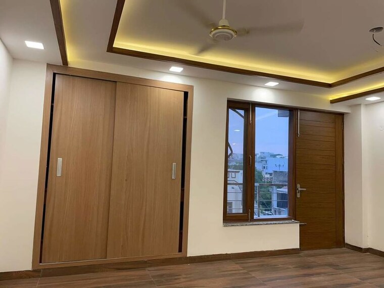 Room, puri-kohinoor 3 Bedroom 151 Sq.Yd. Builder Floor In Sector 89 Faridabad 10097005
