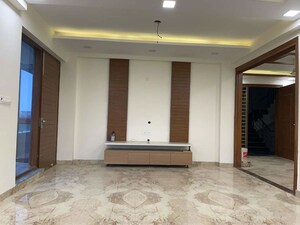 Building Lobby in 3 BHK Builder Floor at Puri Kohinoor, Sector 89 – for Sale