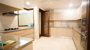 Room in 3 BHK Builder Floor at New Friends Colony – for Rent