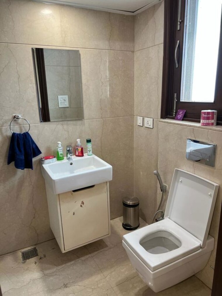 Bathroom, new friends colony 3 Bedroom 2250 Sq.Ft. Builder Floor In New Friends Colony Delhi 10097025