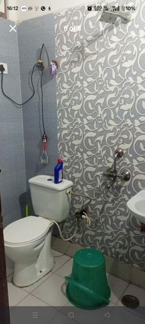 Bathroom in 2 BHK Builder Floor at ABCZ East Platinum, Sector 44 – for Rent