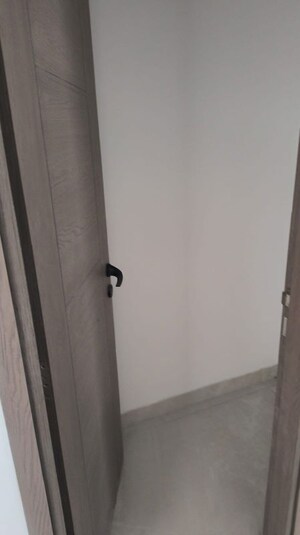 Building Lobby in 3.5 BHK Apartment at Shalimar One World Belvedere Court 3, Gomti Nagar – for Rent