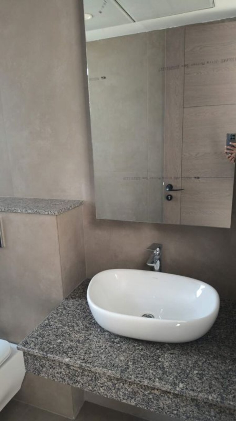 Bathroom, shalimar-one-world-belvedere-court-3 3.5 Bedroom 2080 Sq.Ft. Apartment In Gomti Nagar Lucknow 10097042