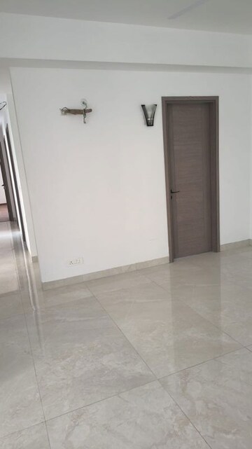 Room in 3.5 BHK Apartment at Shalimar One World Belvedere Court 3, Gomti Nagar – for Rent