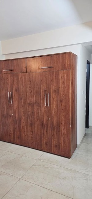 Furnished Amenities in 3.5 BHK Apartment at Aerocity – for Rent