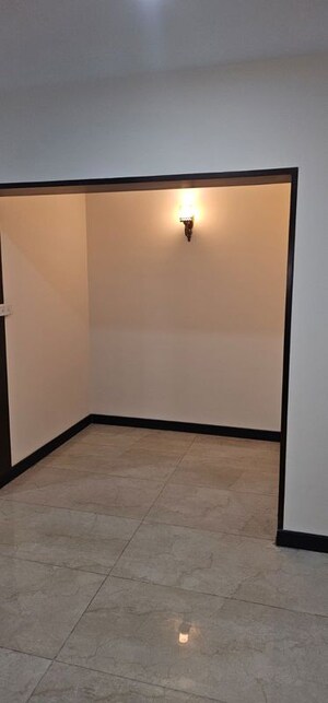 Room in 3.5 BHK Apartment at Aerocity – for Rent