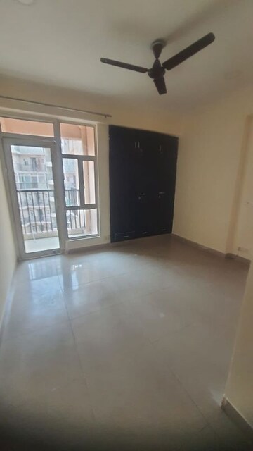 Room in 2 BHK Apartment at Gaur City 2 - 16th Avenue, Sector 16c Greater Noida – for Rent