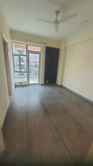 Room in 2 BHK Apartment at Gaur City 2 - 16th Avenue, Sector 16c Greater Noida – for Rent