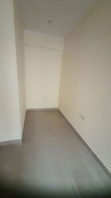 Room in 2 BHK Apartment at Gaur City 2 - 16th Avenue, Sector 16c Greater Noida – for Rent