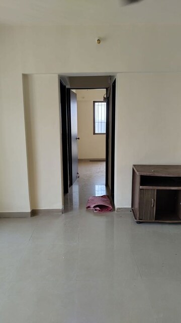 Room in 2 BHK Apartment at Runwal Garden City, Balkum Pada – for Rent