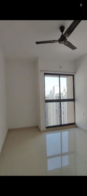 Room in 1 BHK Apartment at Lodha Downtown, Dombivli East – for Rent