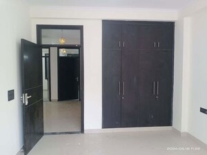 Room in 3 BHK Builder Floor at Vasant Kunj – for Rent